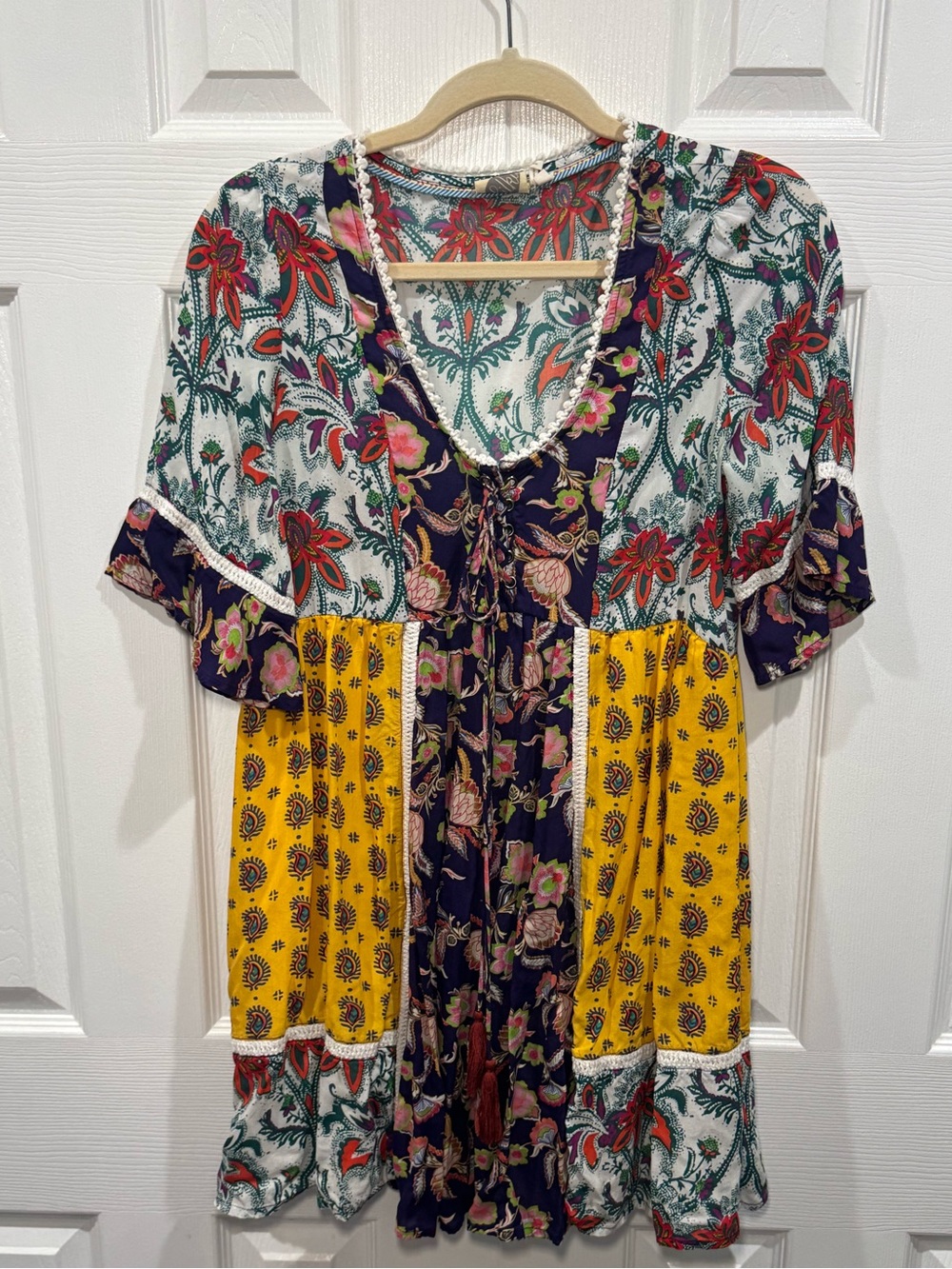 ▫️🌞🌀 Anthropologie Patchwork Floral Mini Dress in Navy, Yellow, White 🌀🌞▫️ - Picture 3 of 8